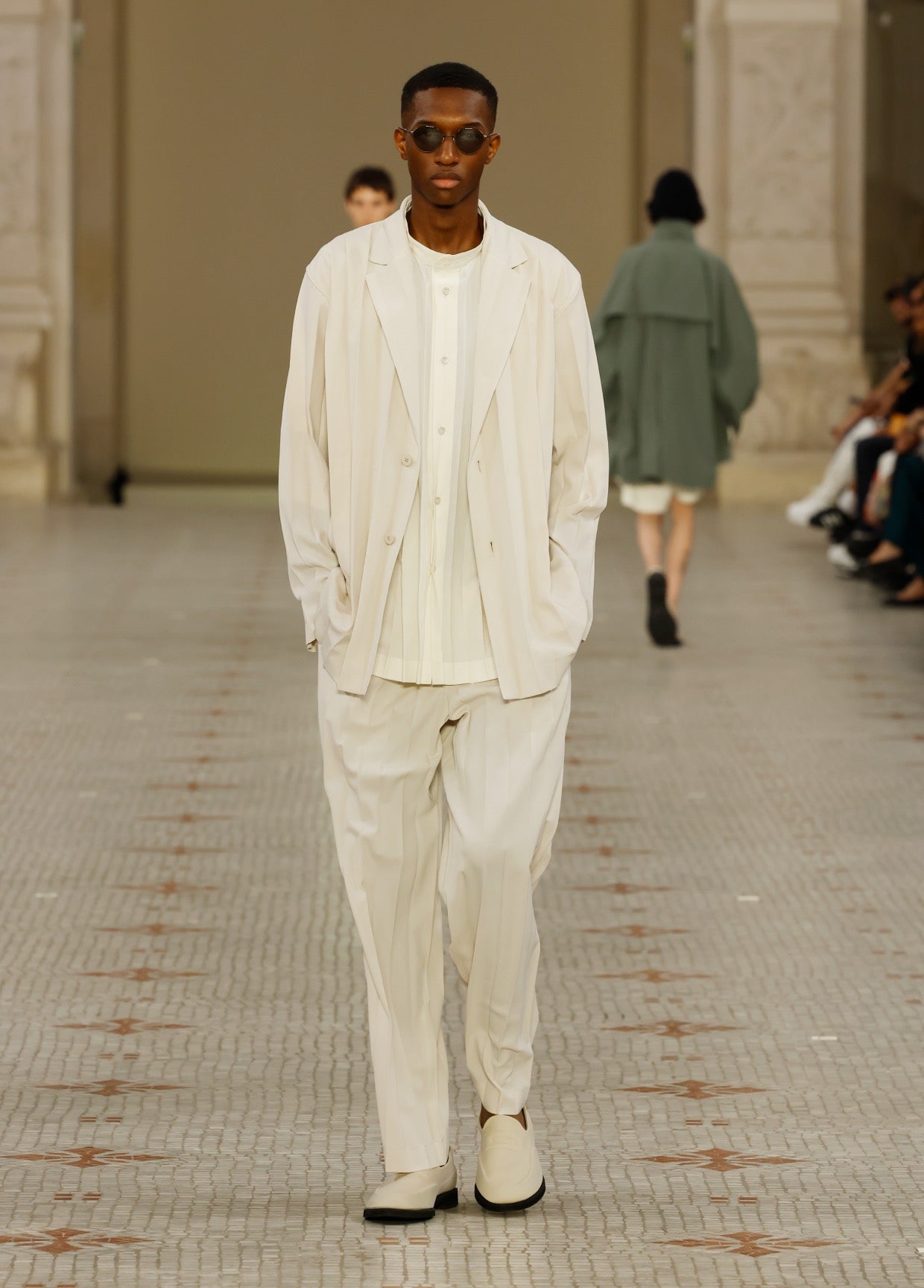 HOMME PLISSÉ ISSEY MIYAKE COLLECTION PRINTEMPS ÉTÉ 2024 21 – ISSEY