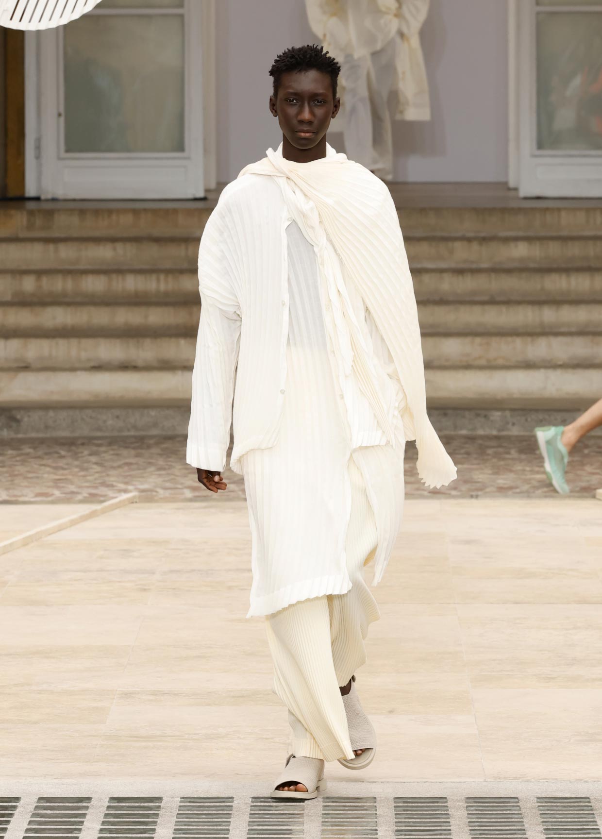 HOMME PLISSÉ ISSEY MIYAKE SPRING SUMMER 2025 COLLECTION 10 – ISSEY