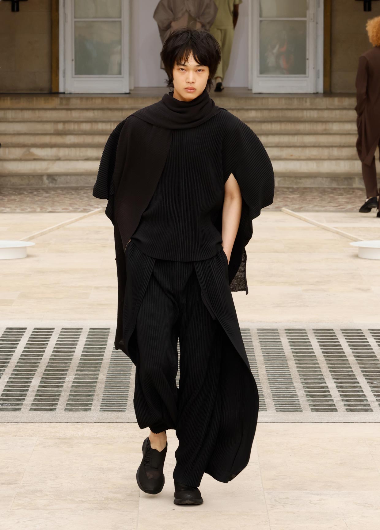HOMME PLISSÉ ISSEY MIYAKE PRINTEMPS ÉTÉ 2025 COLLECTION 34 – ISSEY