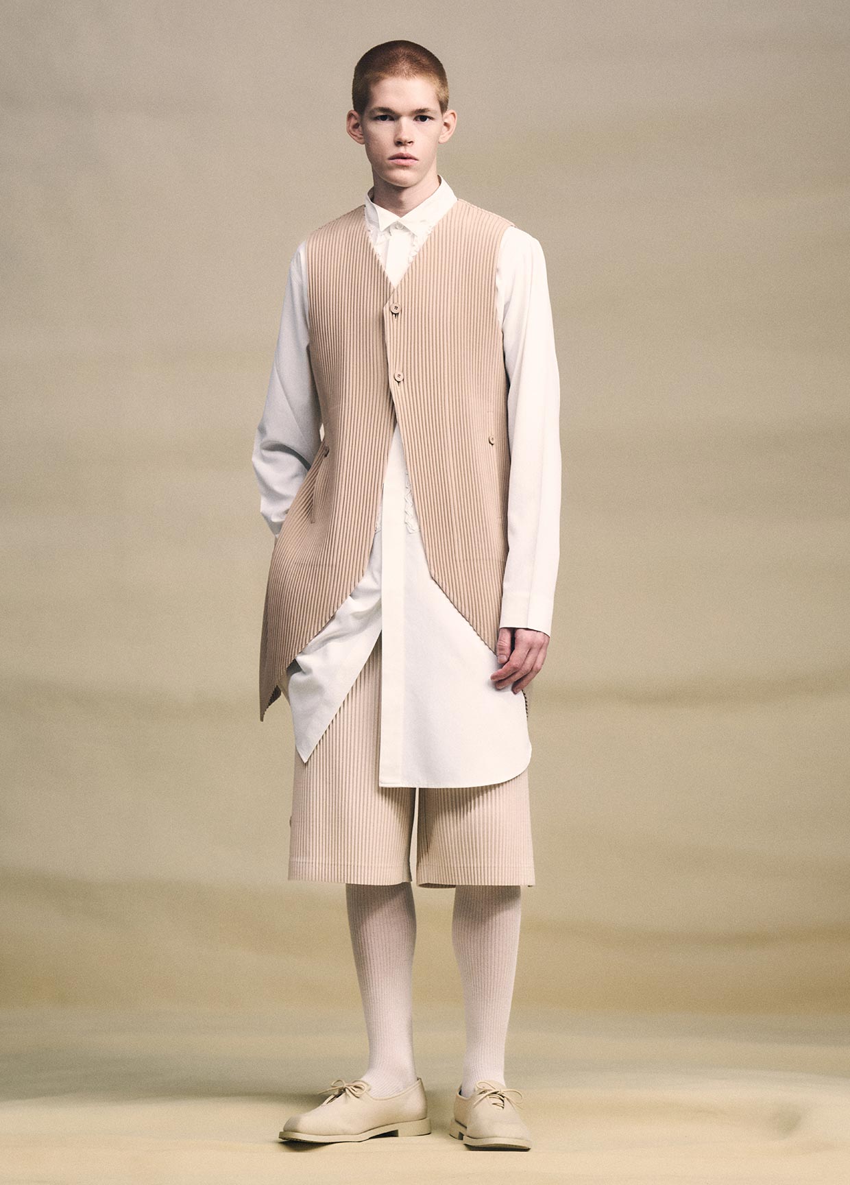 HOMME PLISSÉ ISSEY MIYAKE LOOK 16 – ISSEY MIYAKE EU