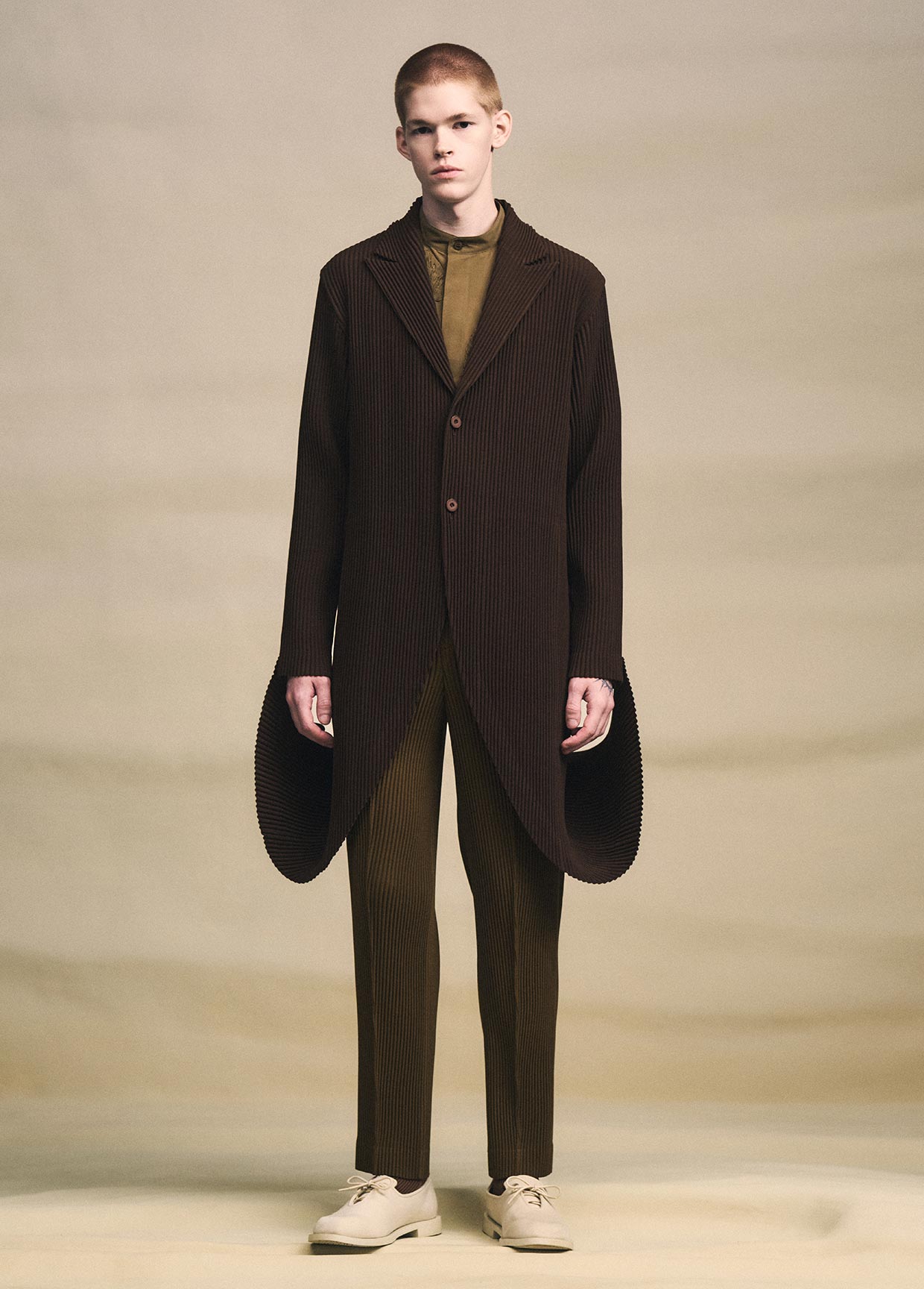 HOMME PLISSÉ ISSEY MIYAKE LOOK 17 – ISSEY MIYAKE EU