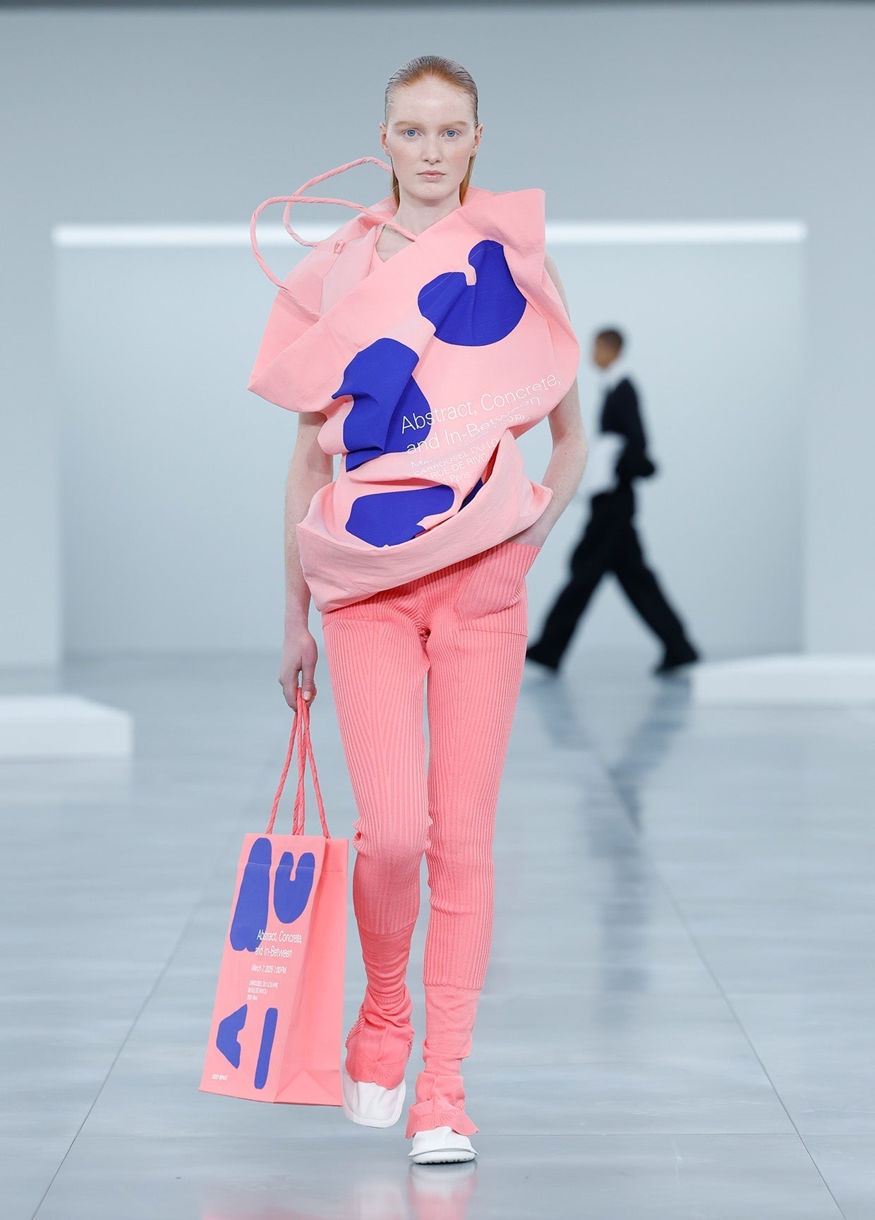 【未使用タグ付き】ISSEY MIYAKE チュニック　プルオーバー 2 ポリ ISSEY MIYAKE AUTUMN WINTER 2025/26 COLLECTIONS 23 – ISSEY MIYAKE EU