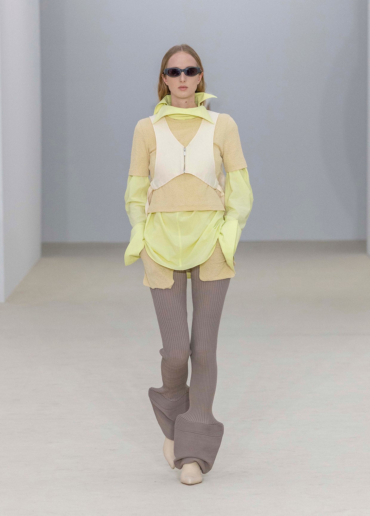 ISSEY MIYAKE Me パラシュート 長袖ブラウス ISSEY MIYAKE SPRING SUMMER 2026 COLLECTIONS 11 – ISSEY MIYAKE EU