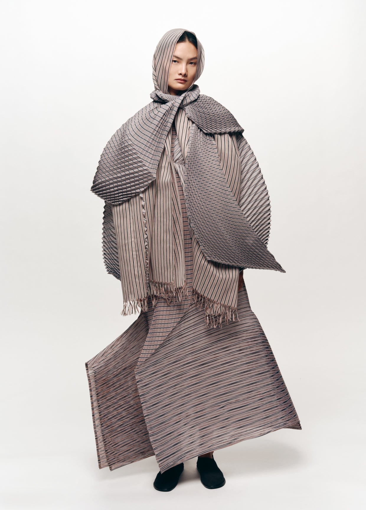 ISSEY MIYAKE / ボトム/S/コーデュロイ/ME49-ff026 ISSEY MIYAKE LOOK 49 – ISSEY MIYAKE EU