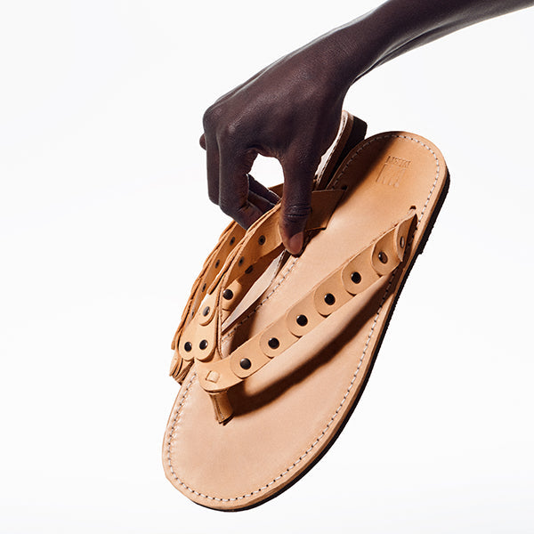 靴 ISSEY MIYAKE MEN Sandals leather brown L Introducing Item “UROKOMON SANDALS” – ISSEY MIYAKE EU