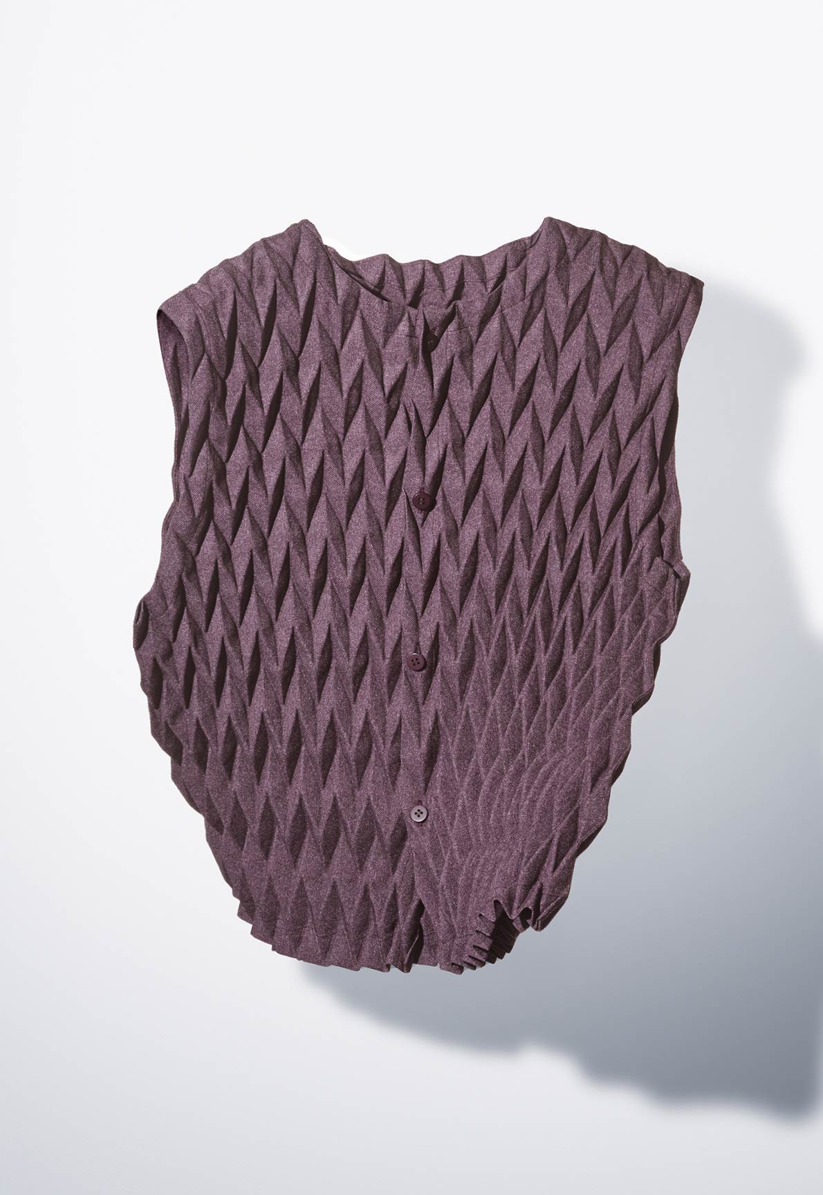 me ISSEY MIYAKE CATALOG AW26 29 – ISSEY MIYAKE EU