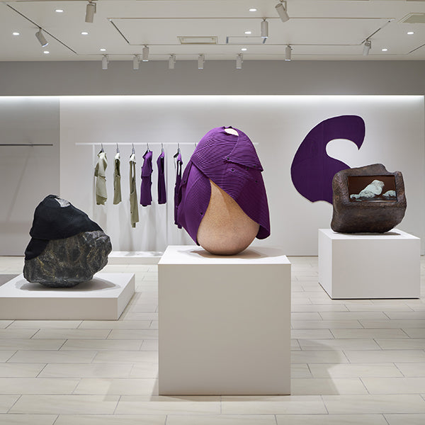 HOMME PLISSÉ ISSEY MIYAKE “STONE CLOUD” – ISSEY MIYAKE EU