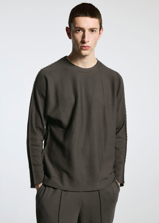 A model wears the APOCABLE TYPE A 001 3 prêt à porter.