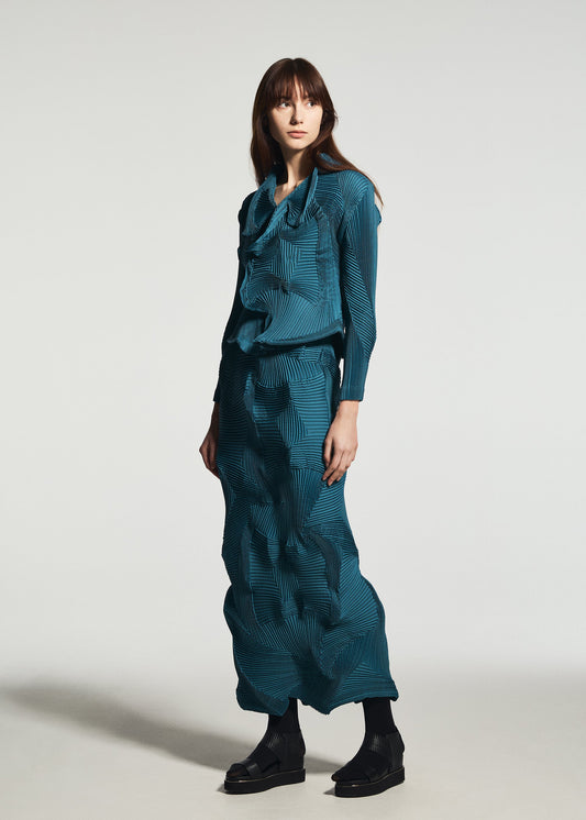 A model wears the A-POC ABLE ISSEY MIYAKE TYPE-O 003-1 jacket.