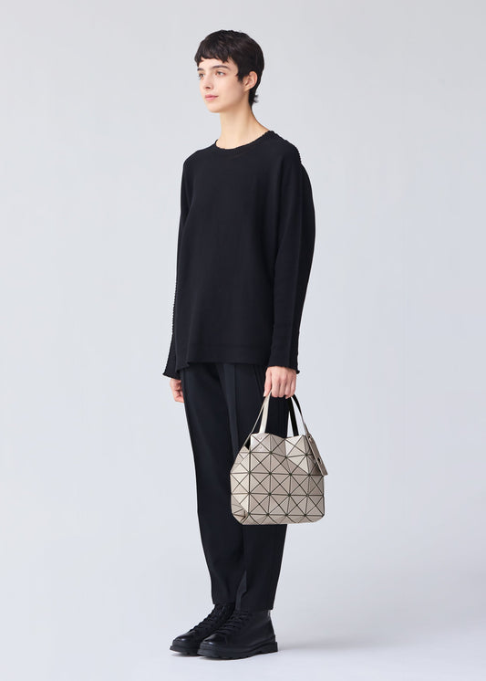 A model wears the Bao Bao Issey Miyake CARAT handbag.