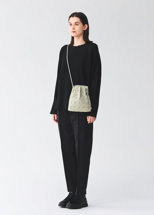 A model wears the BAO BAO ISSEY MIYAKE WRING CLAY shoulder bag.