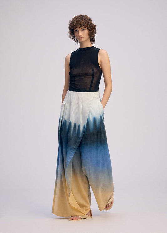 A model wears the ISSEY MIYAKE PLUMAGE plumage-pants-chukar-2.