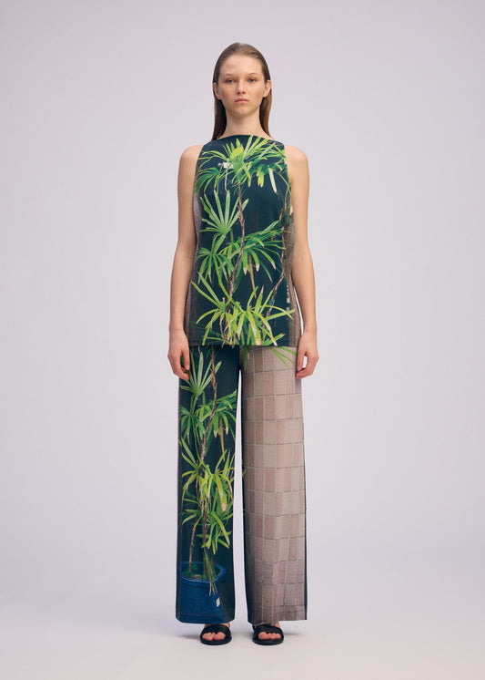 A model wears the Issey Miyake URBAN JUNGLE JERSEY pants.