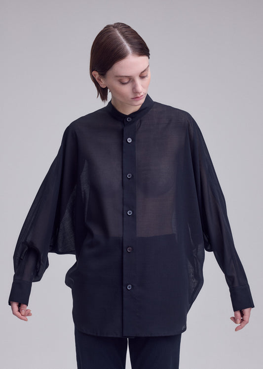 A model wears the ISSEY MIYAKE SHEER WOOL sheer-wool-shirt-dark-navy-5.