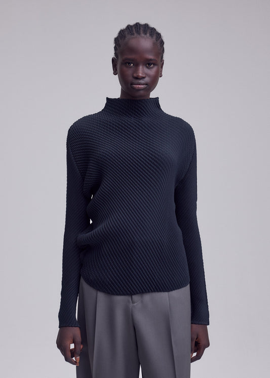 A model wears the ISSEY MIYAKE MISTY PLEATS shirt.