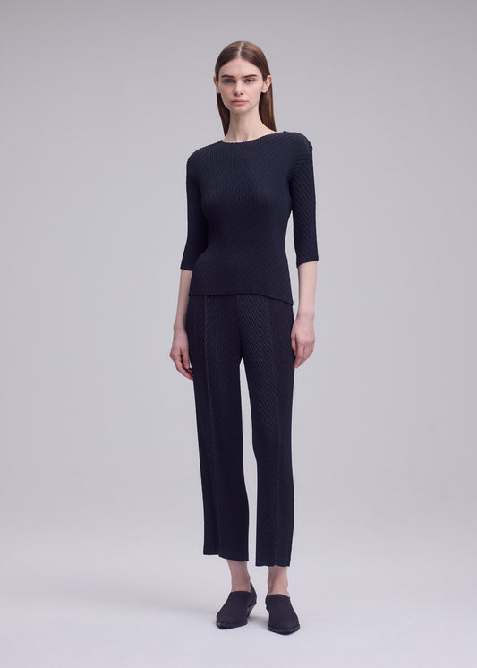 A model wears the ISSEY MIYAKE RHOMBUS PLEATS rhombus-pleats-shirt-dark-green-1.