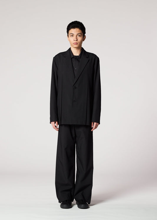 A model wears the IM MEN WINGS BLACK prêt à porter.