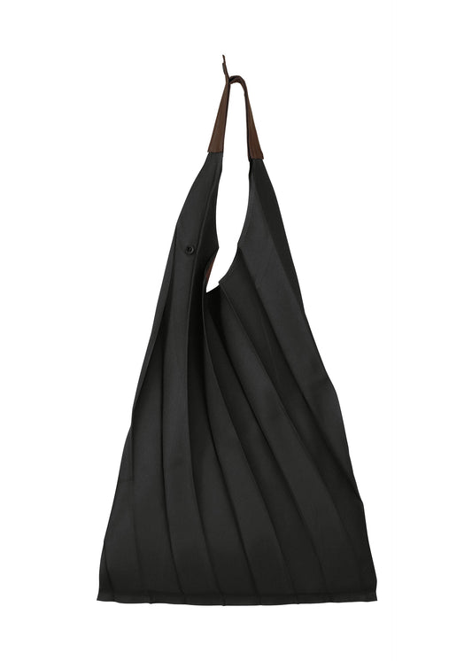 A product shot of the IM MEN GURU GURU bag in black.