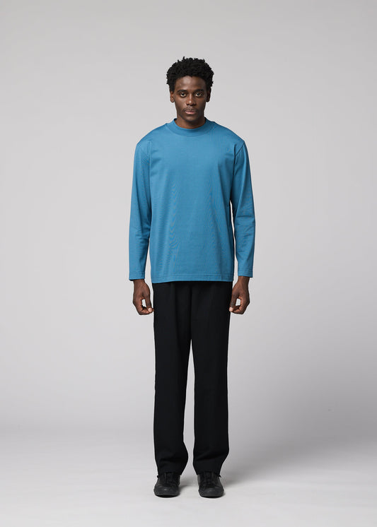 A model wears the IM MEN 40/2 JERSEY STITCH 402-jersey-stitch-t-shirt-ash-blue.