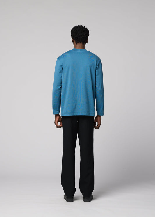 A model wears the IM MEN 40/2 JERSEY STITCH shirt.