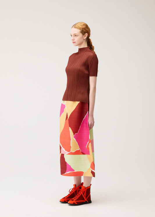 A model wears the PLEATS PLEASE ISSEY MIYAKE SURPRISE! skirt.