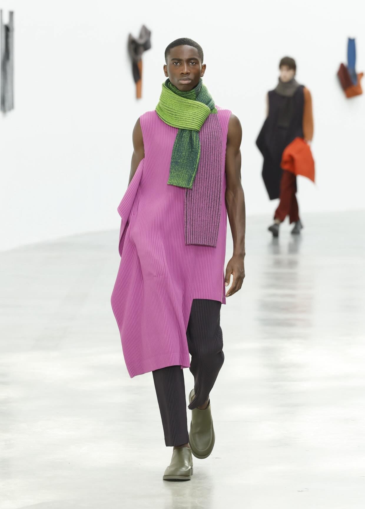 [美品] 2024 HOMME PLISSE ISSEY MIYAKE スカーフ HOMME PLISSÉ ISSEY MIYAKE SPRING SUMMER 2024 COLLECTIONS 25
