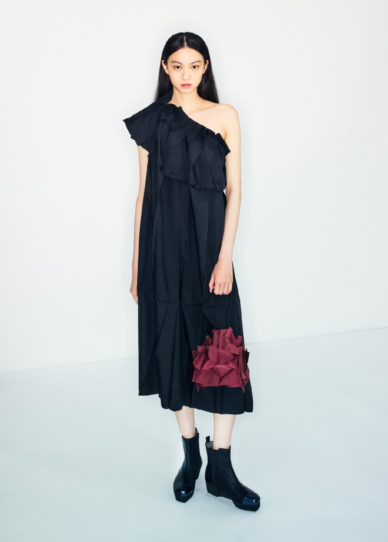 132 5. ISSEY MIYAKE LOOK 18