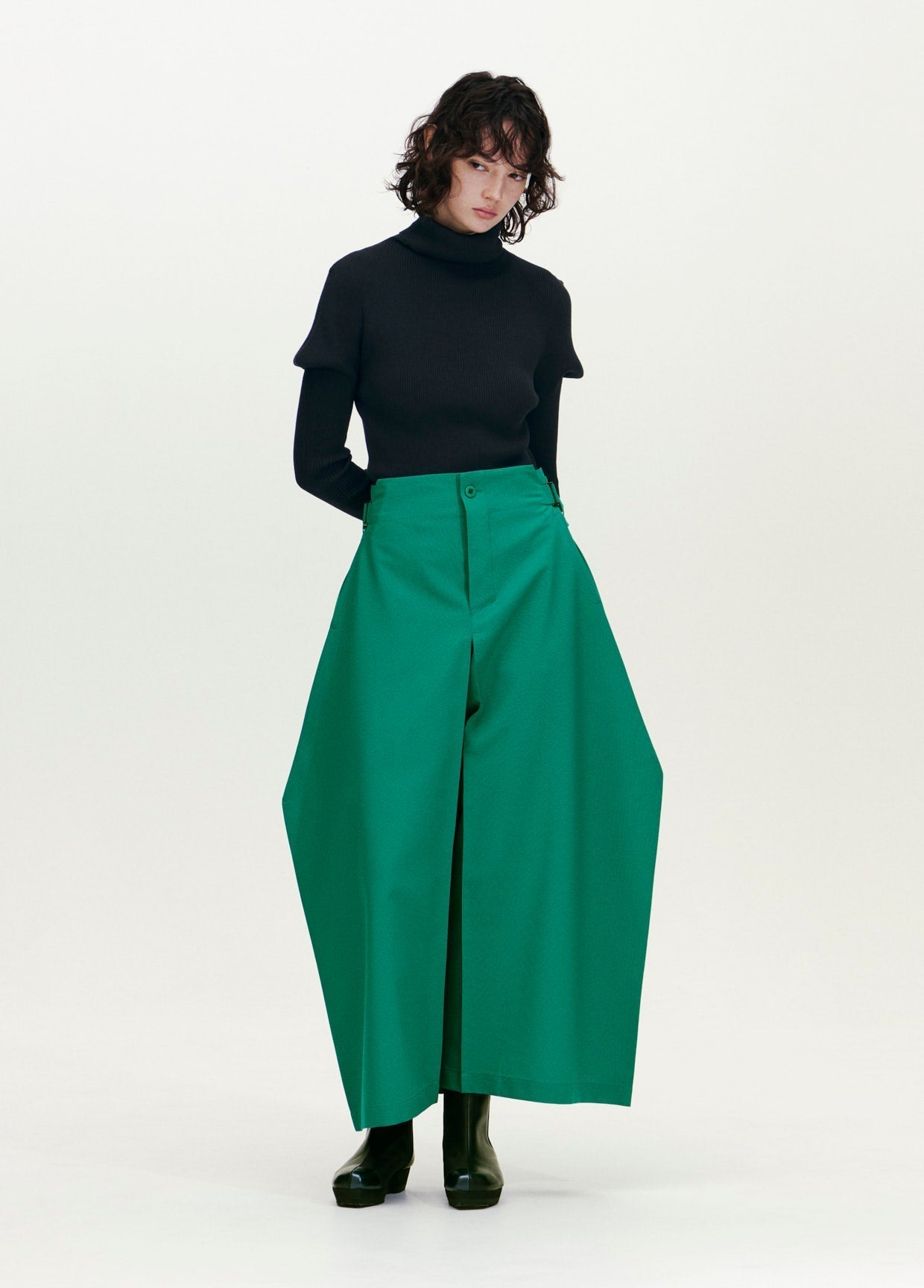 132 5. ISSEY MIYAKE LOOK 04