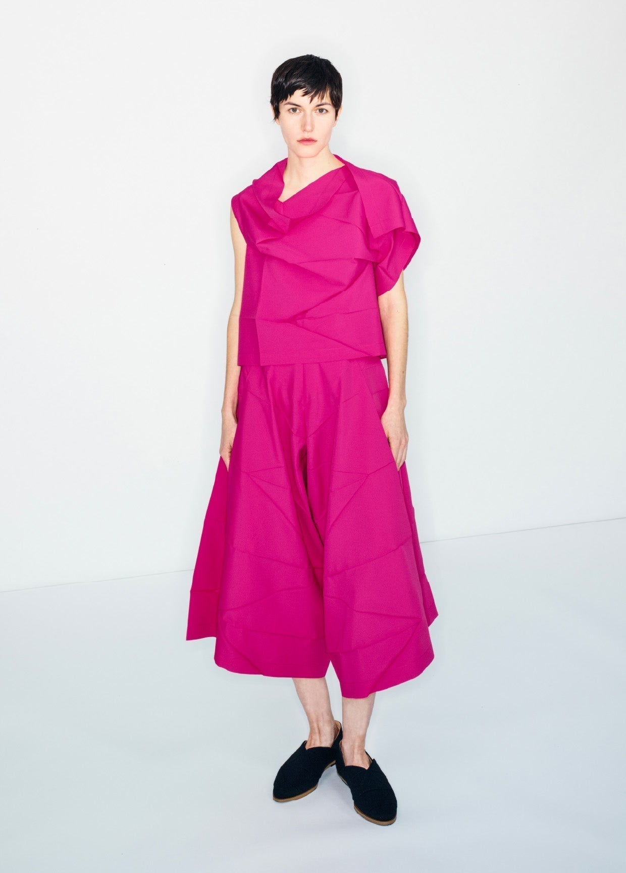 132 5. ISSEY MIYAKE LOOK 01