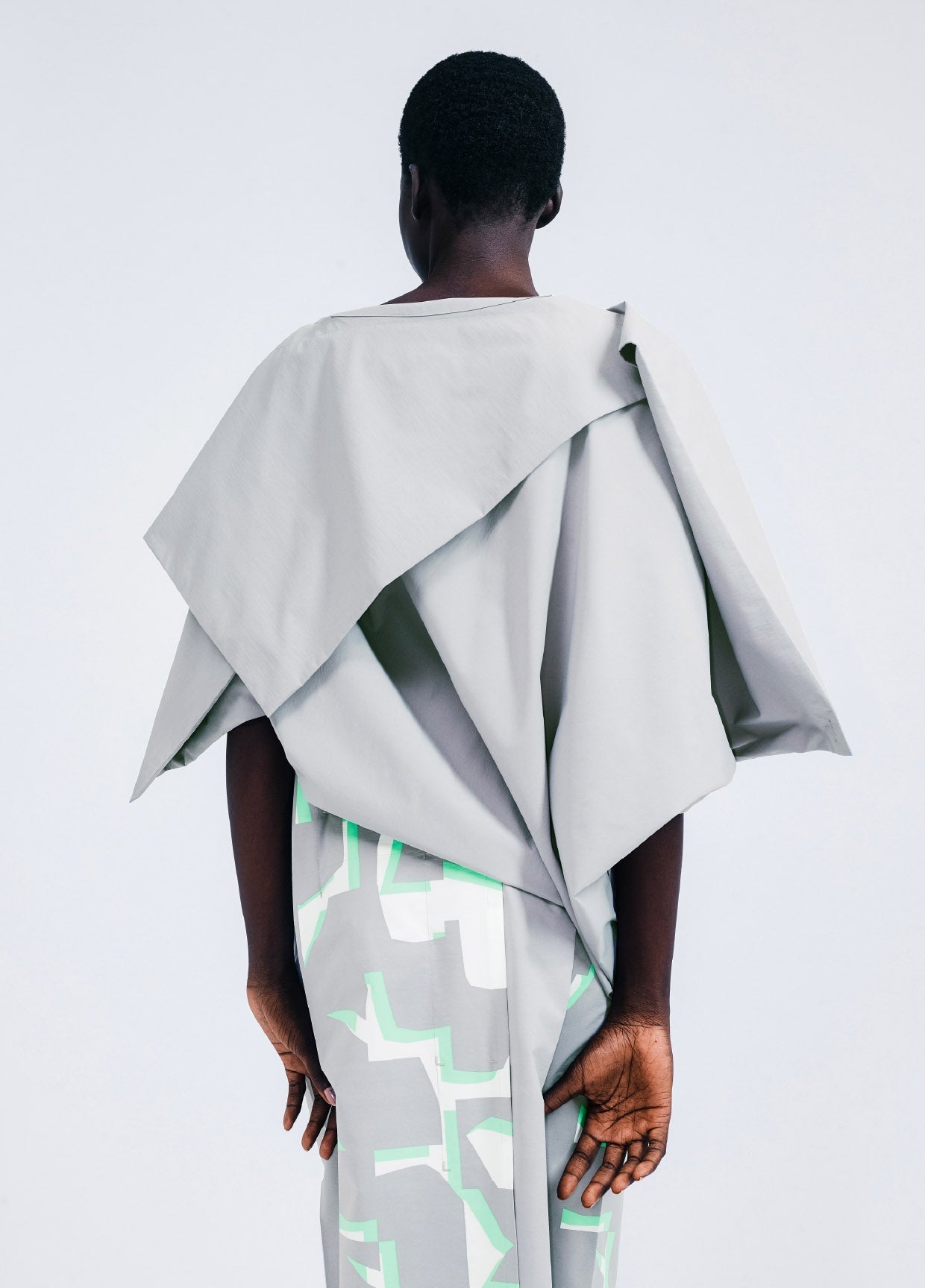 132 5. ISSEY MIYAKE LOOK 05