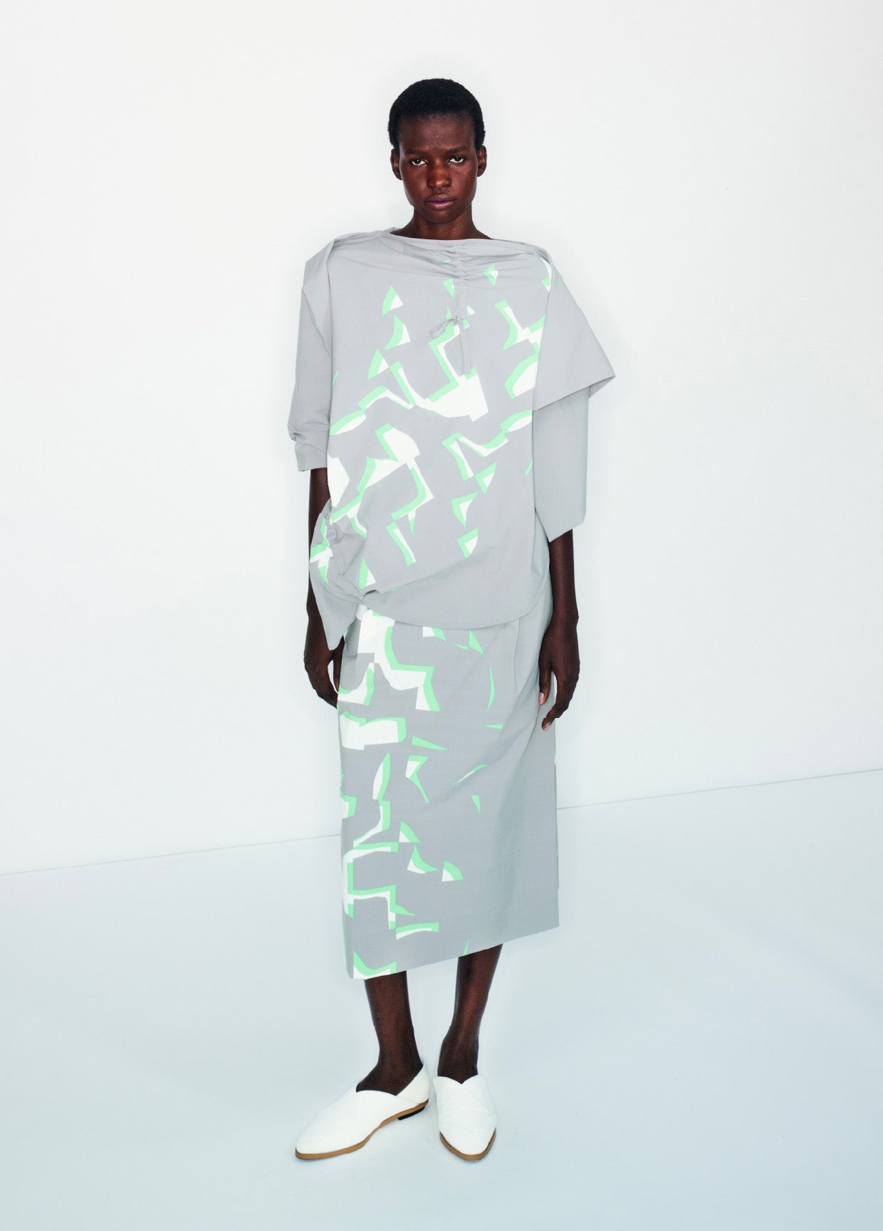 132 5. ISSEY MIYAKE LOOK 06