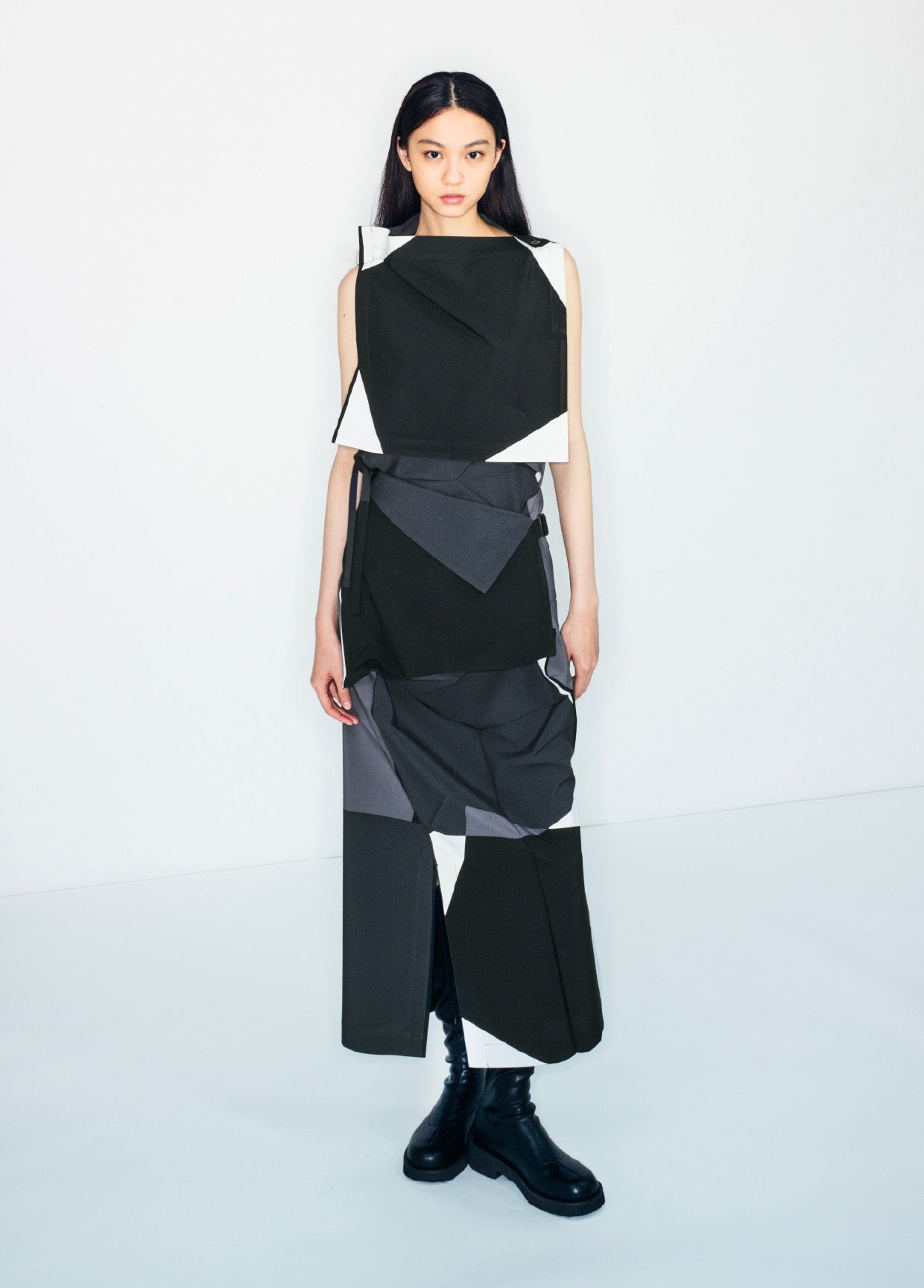 132 5. ISSEY MIYAKE LOOK 22