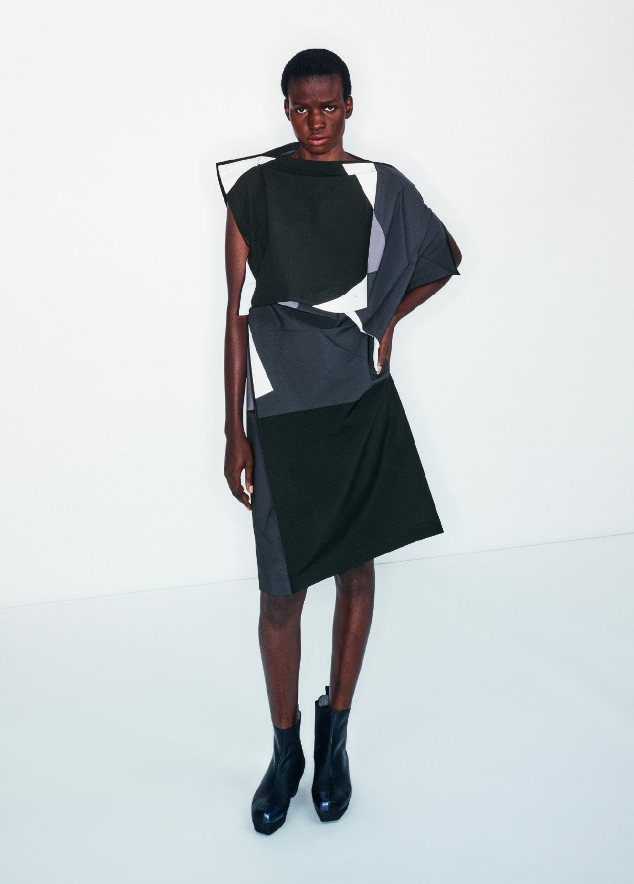 132 5. ISSEY MIYAKE LOOK 23