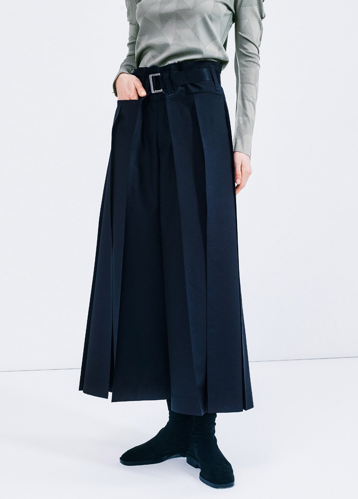 132 5. ISSEY MIYAKE LOOK 27