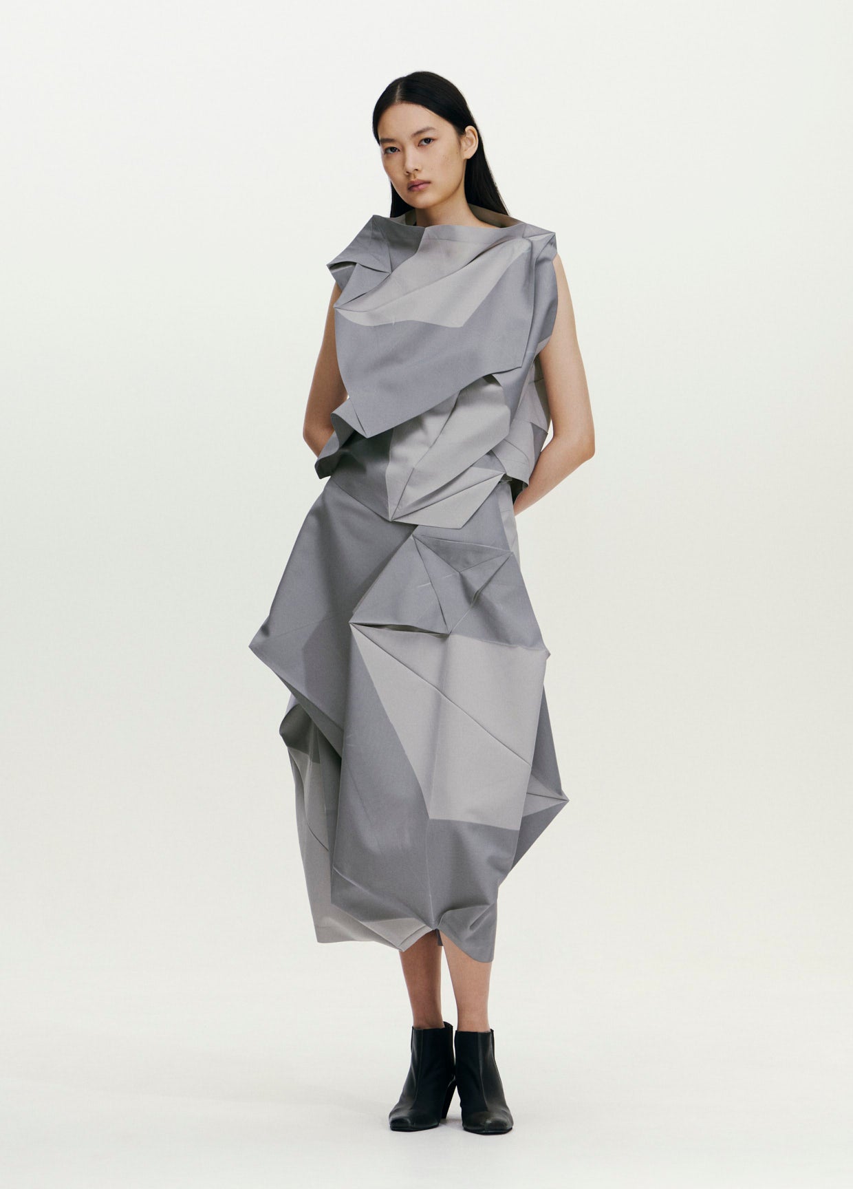 132 5. ISSEY MIYAKE LOOK 08