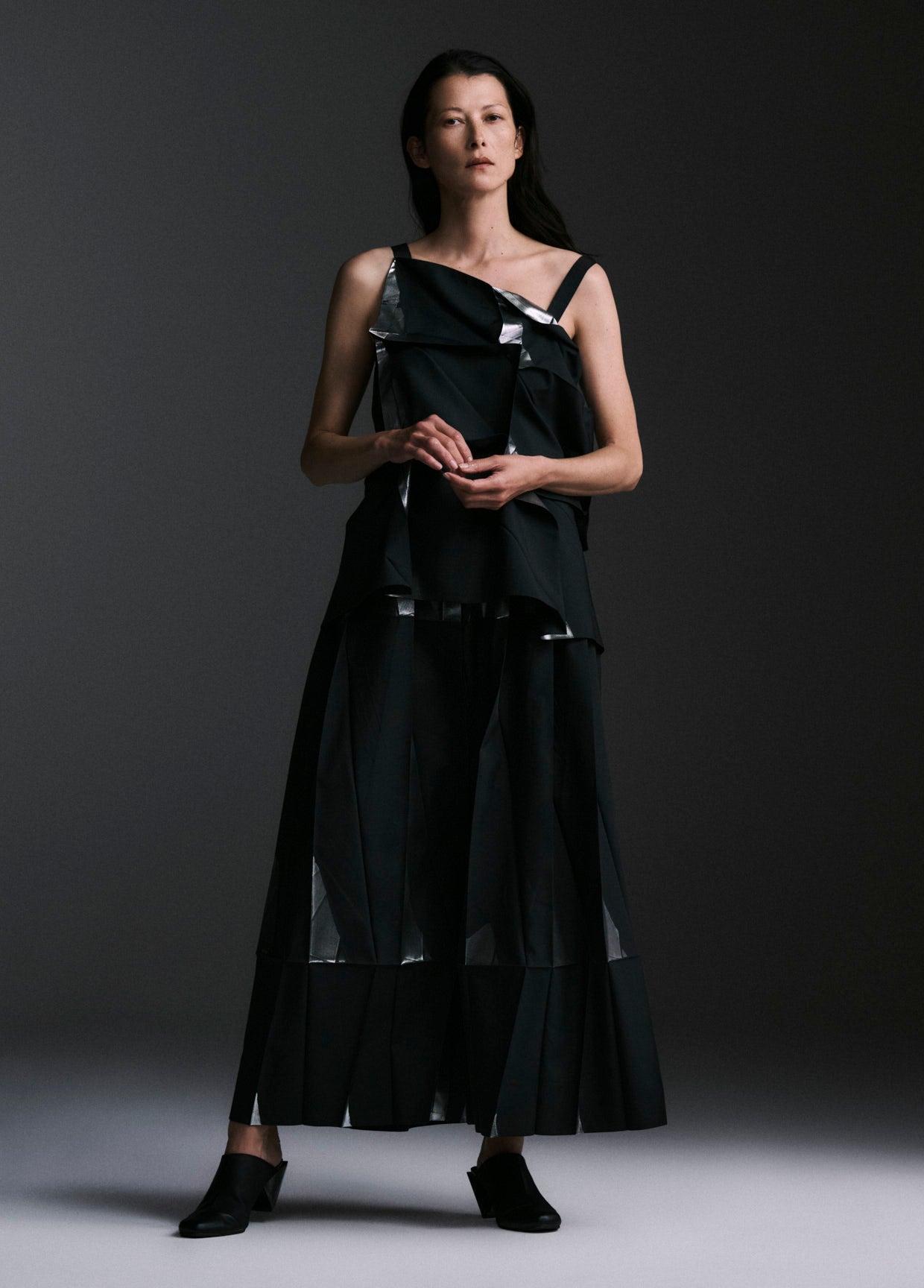 132 5. ISSEY MIYAKE LOOK 05