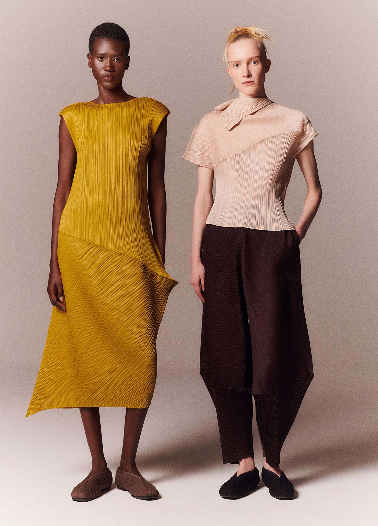 PLEATS PLEASE ISSEY MIYAKE LOOK 06