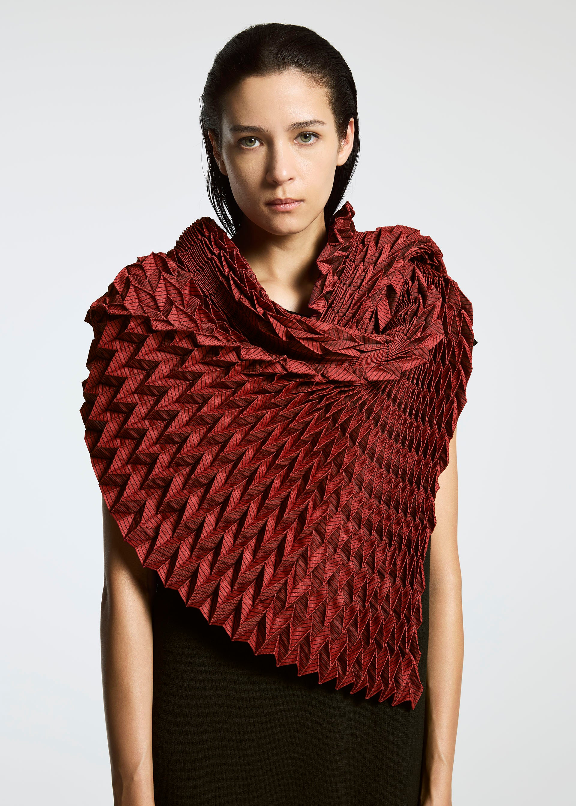 TYPE-O STOLE Stole Greyish Brown – ISSEY MIYAKE EU TYPE-O STOLE Stole Greyish Brown – ISSEY MIYAKE EU