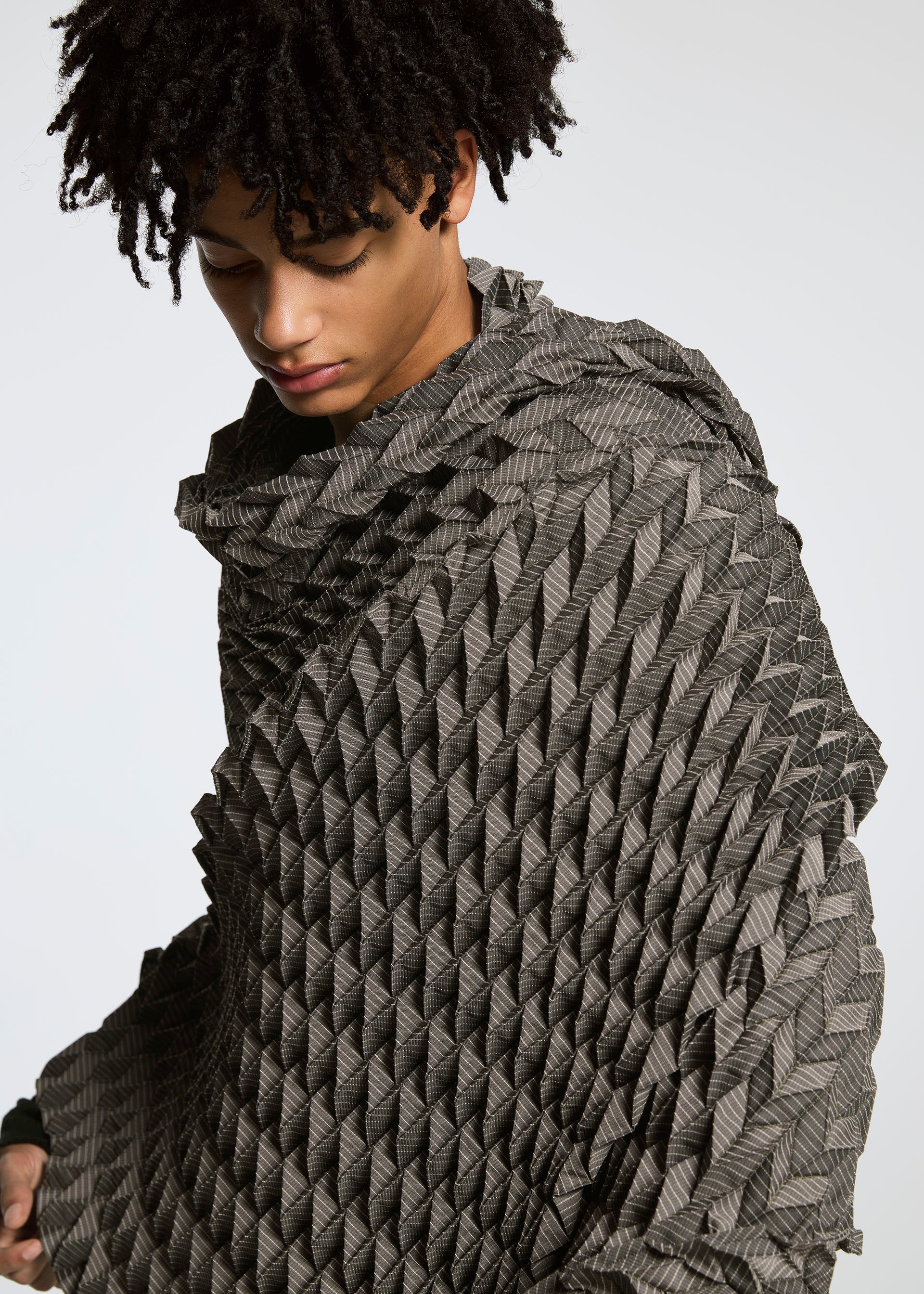 TYPE-O STOLE Stole Greyish Brown – ISSEY MIYAKE EU