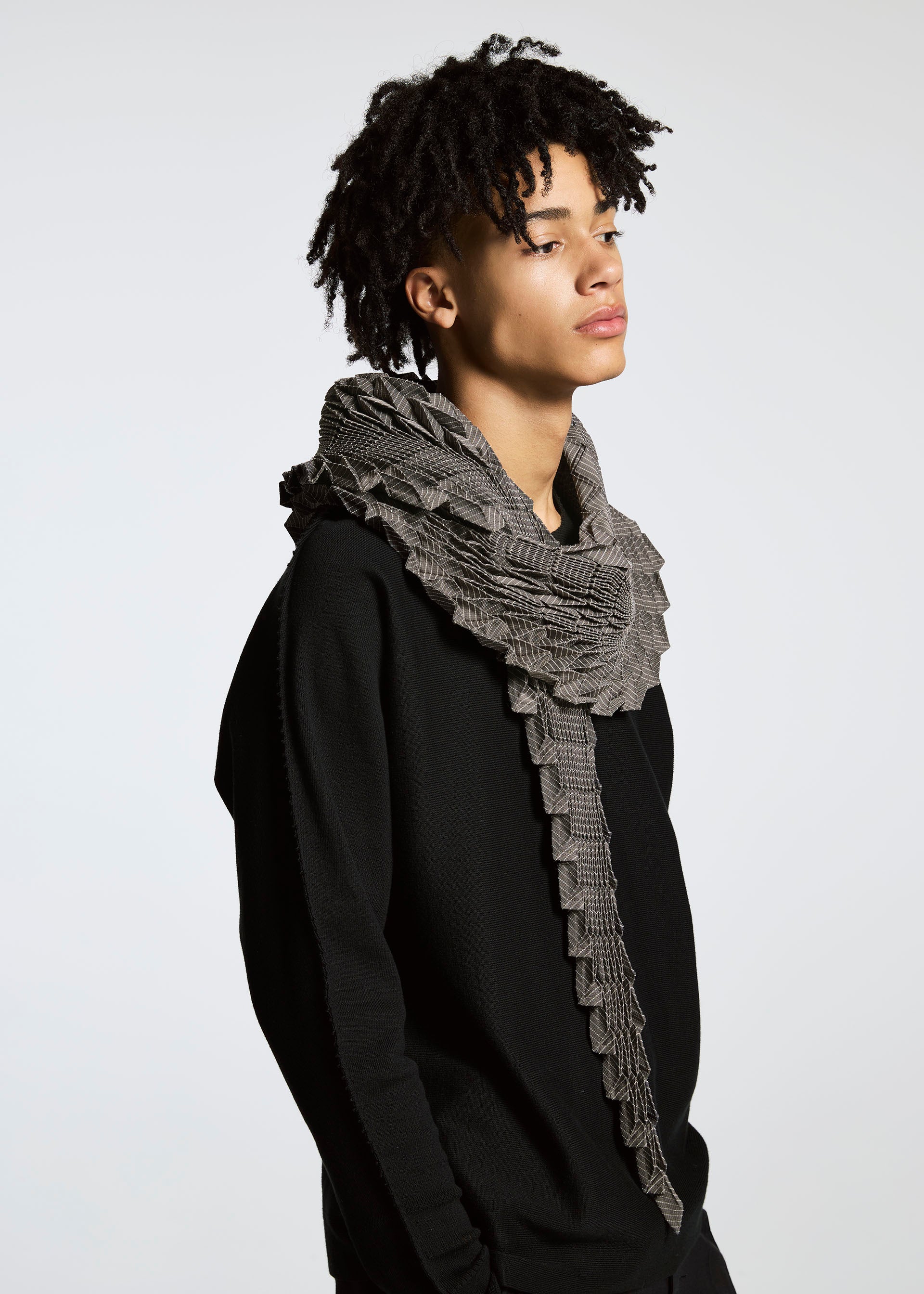 TYPE-O STOLE Stole Greyish Brown – ISSEY MIYAKE EU