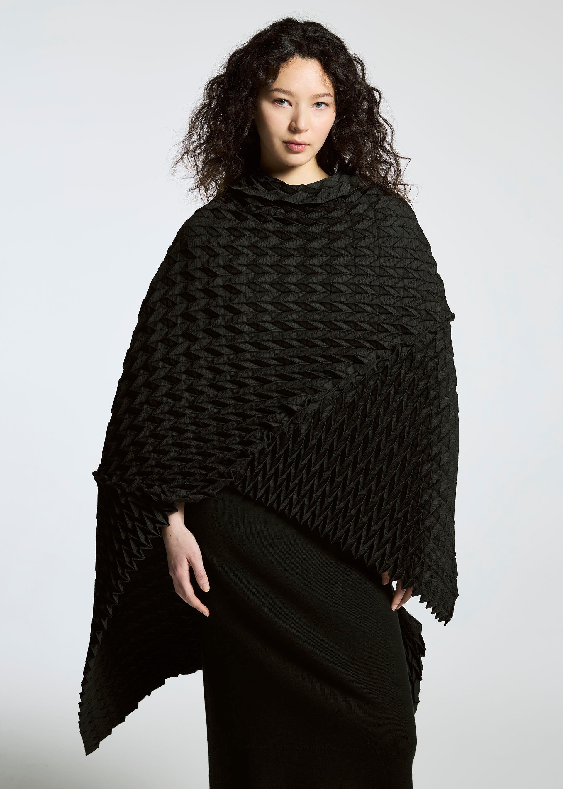 TYPE-O STOLE Stole Greyish Brown – ISSEY MIYAKE EU