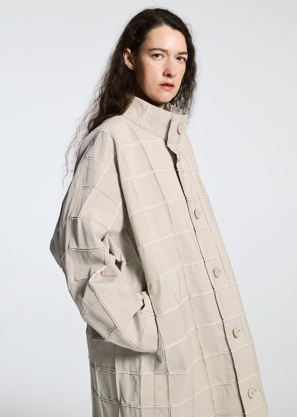 A model wears the APOCABLE TYPE O 002 prêt à porter.