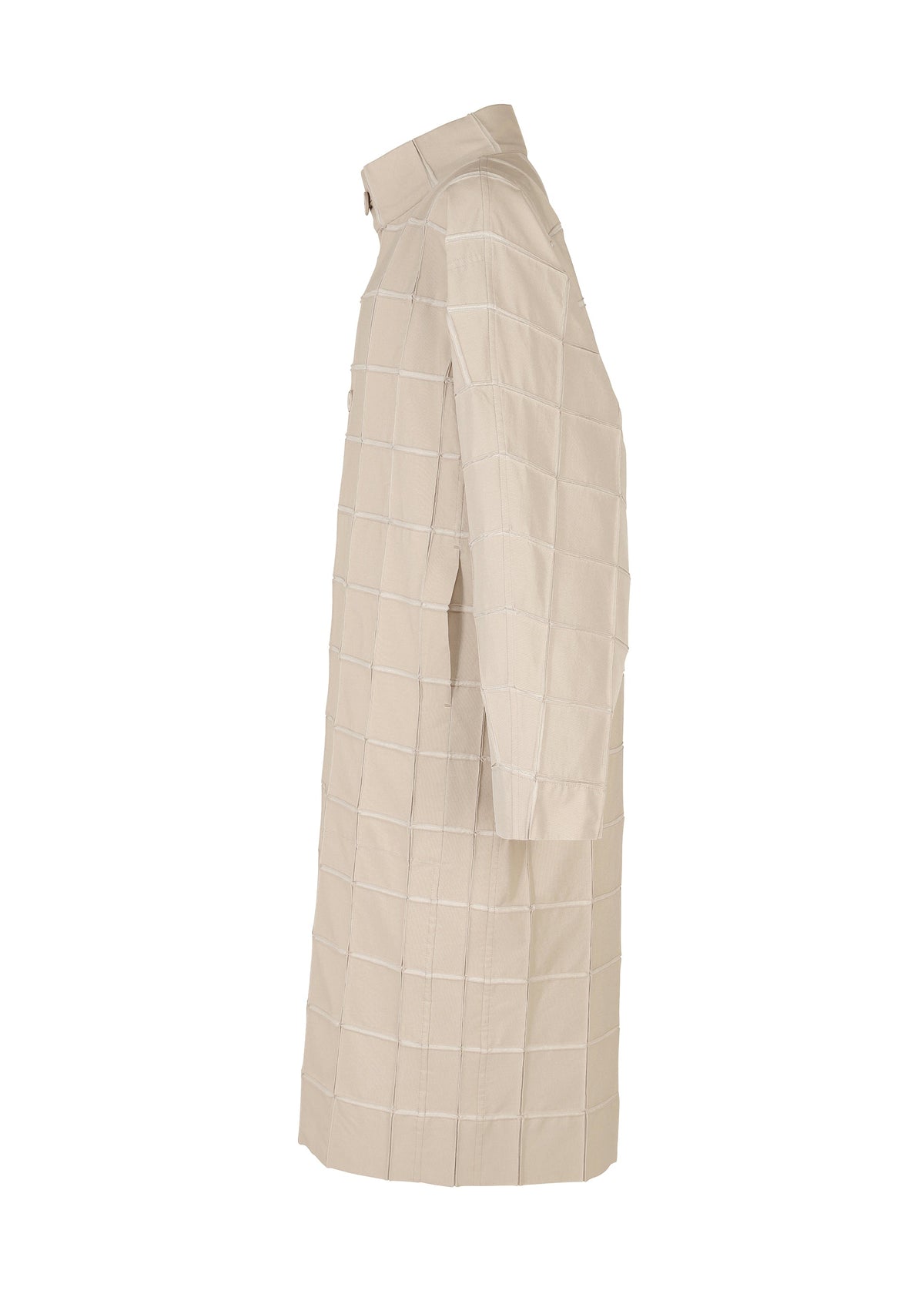 A detail shot of the APOCABLE TYPE O 002 prêt à porter.