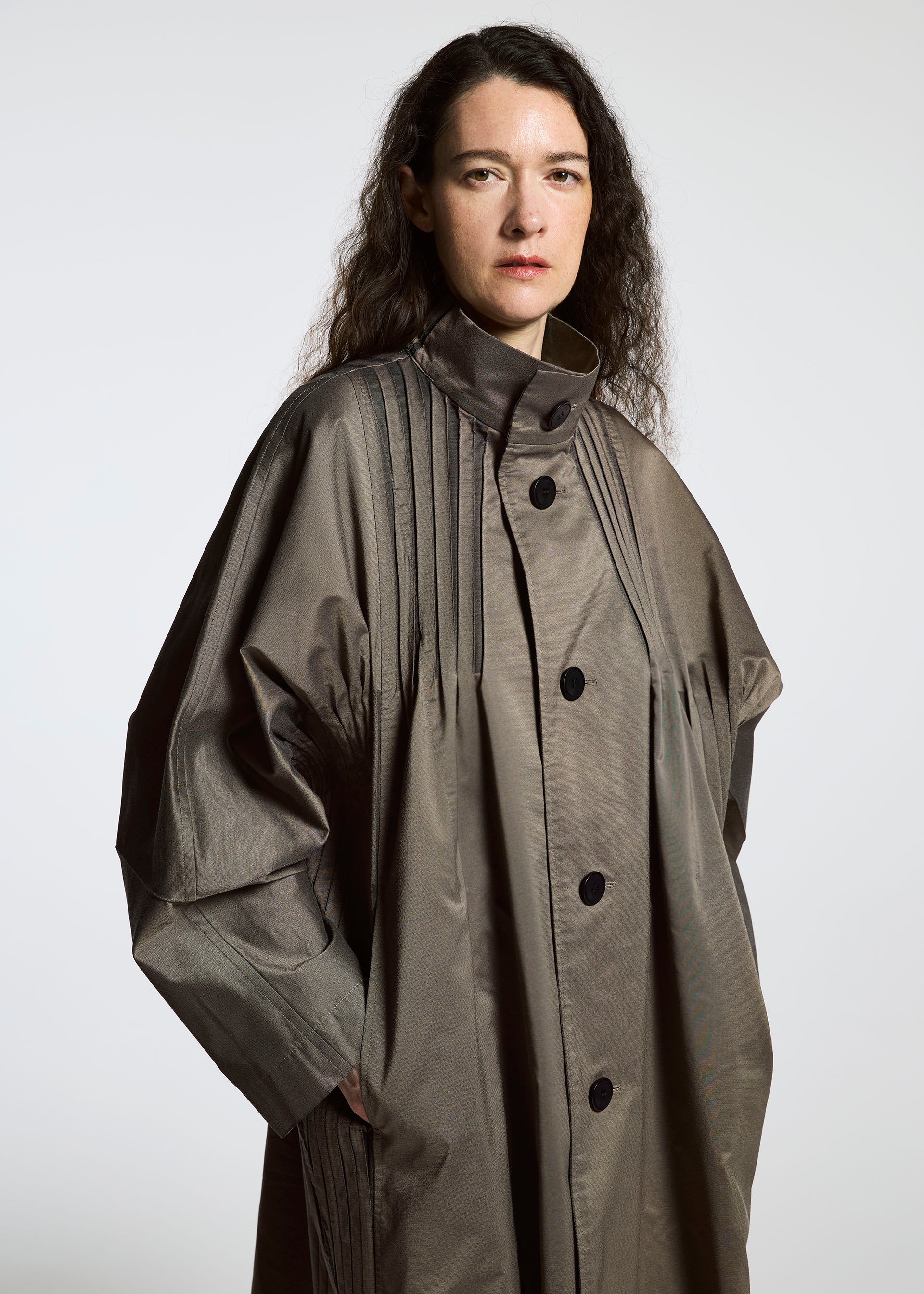 ISSEY MIYAKE イッセイミヤケ ドッキング １シャツ ポンチョ 羽織 TYPE-S 001-1 Coat Black – ISSEY MIYAKE EU