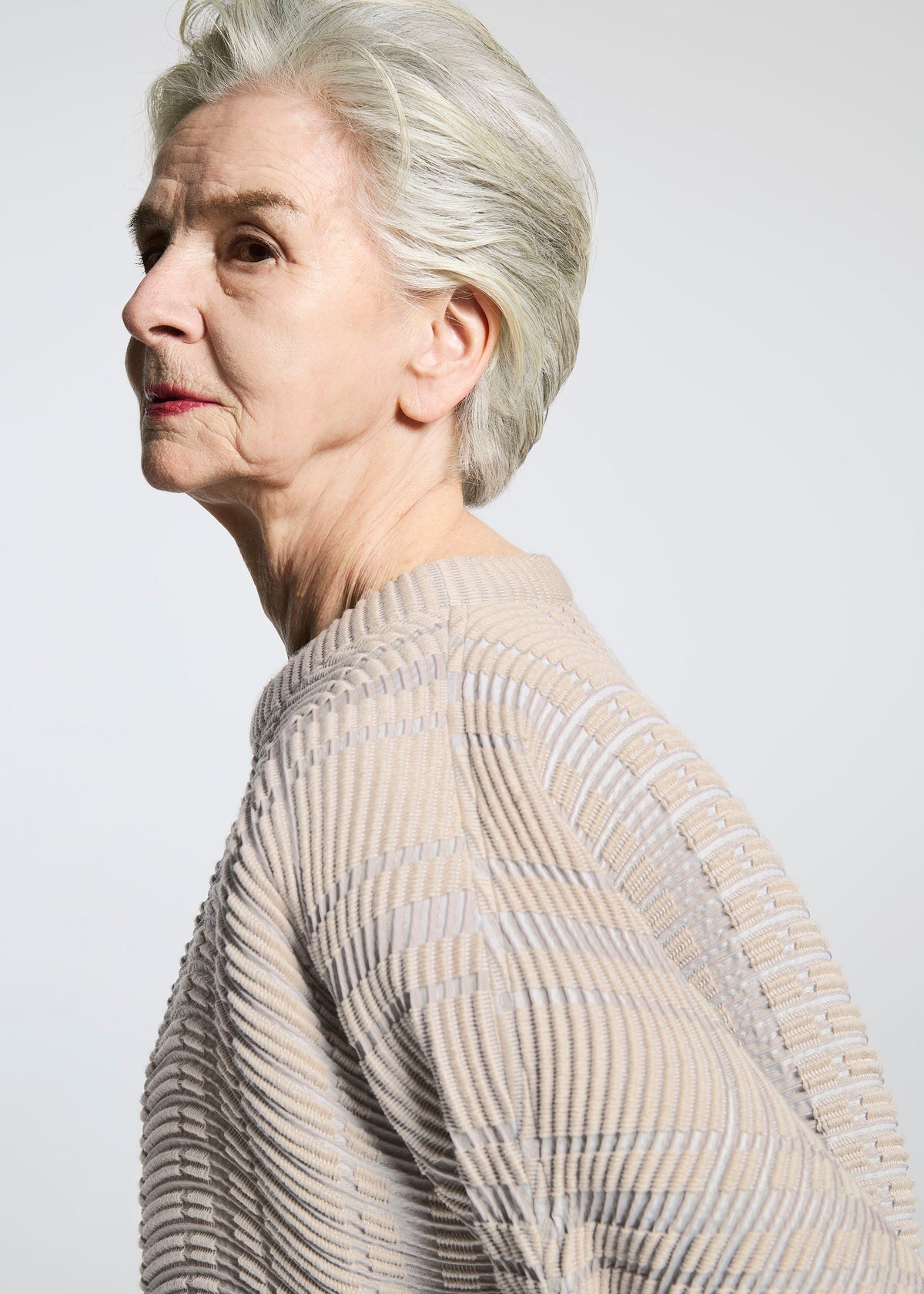 A model wears the APOCABLE TYPE W 010 prêt à porter.