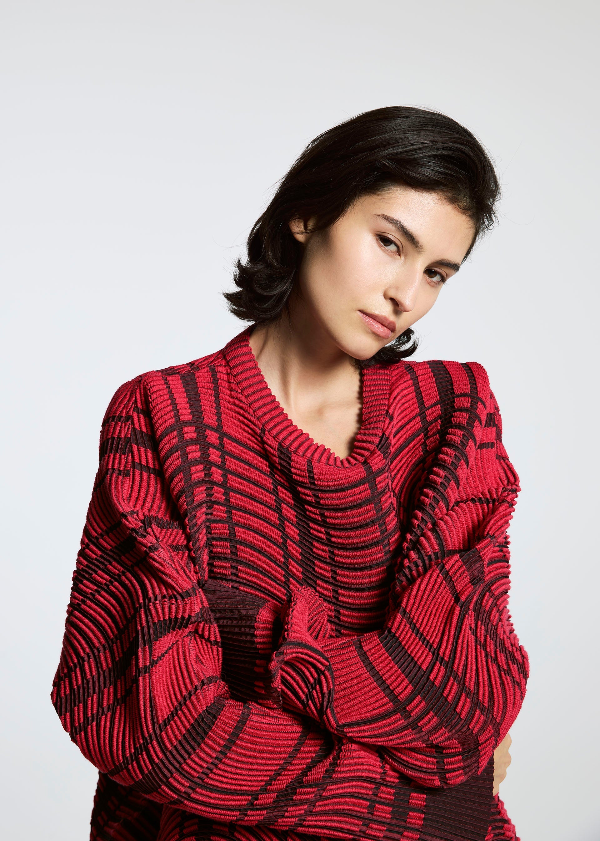 A model wears the APOCABLE TYPE W 010 prêt à porter.