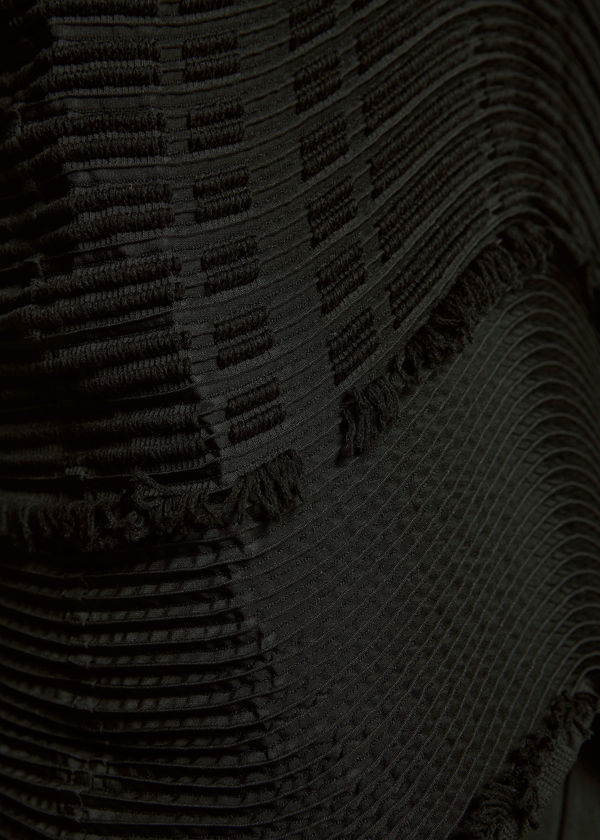 A model wears the APOCABLE TYPE W 010 prêt à porter.