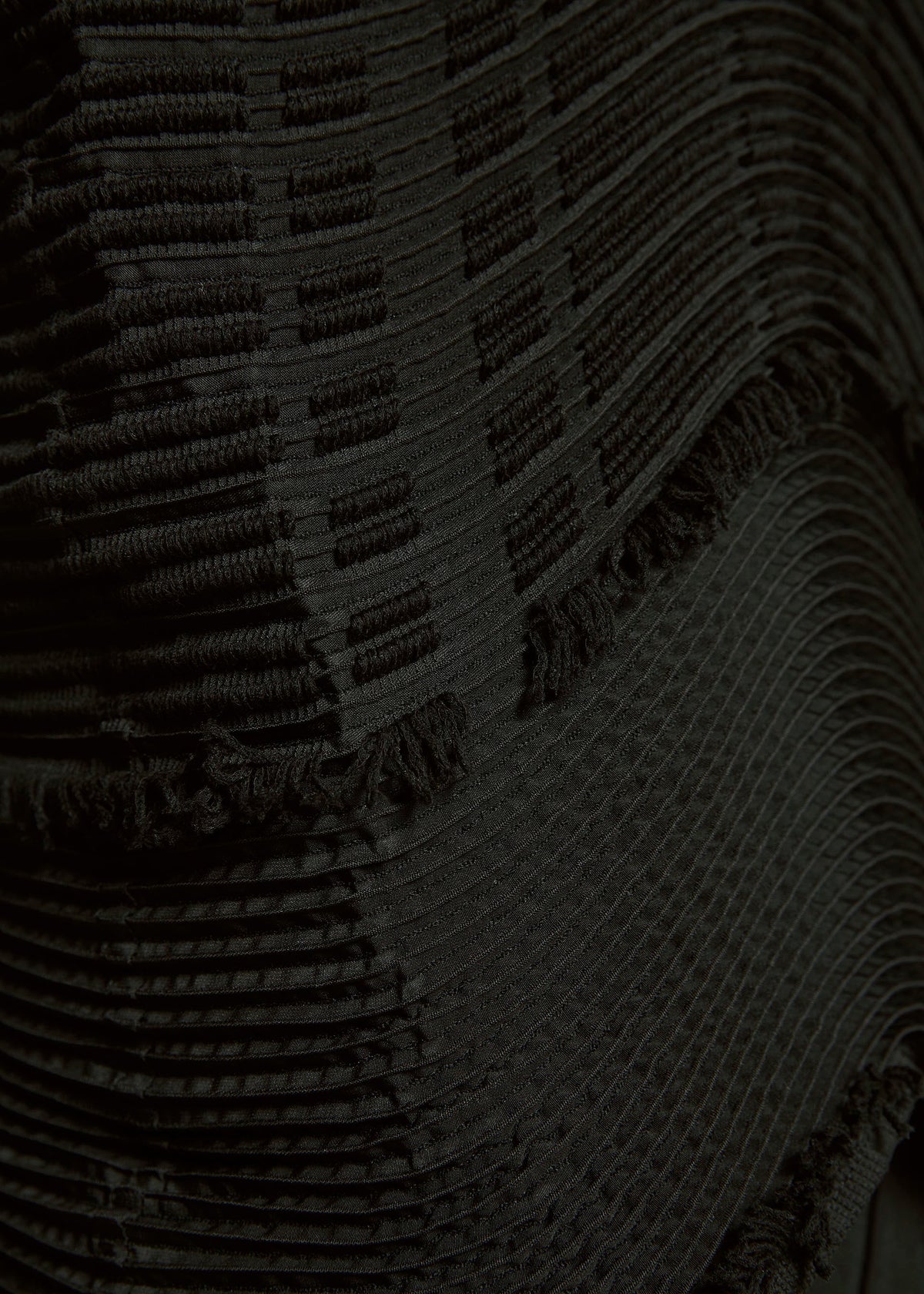 A model wears the APOCABLE TYPE W 010 prêt à porter.