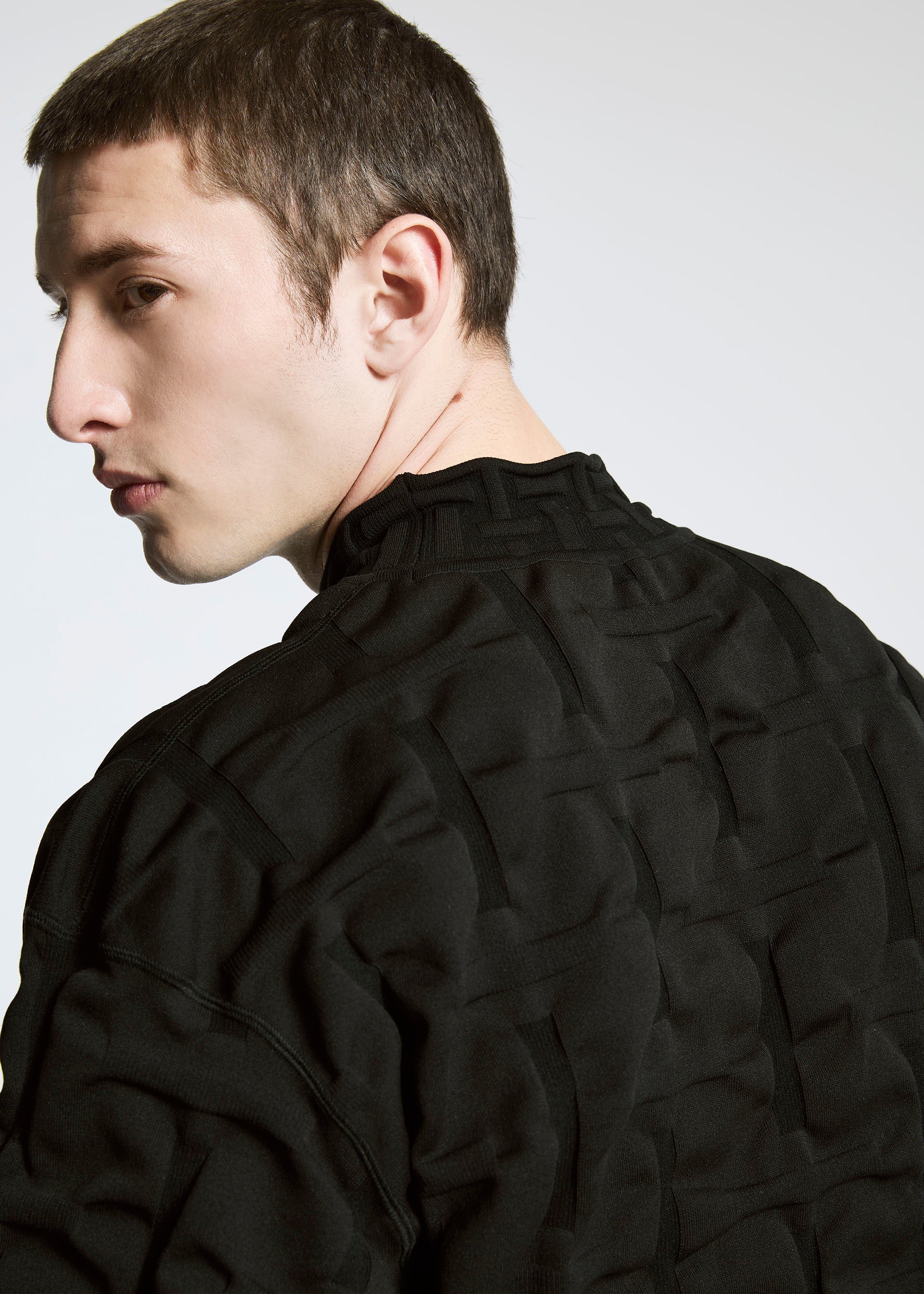 A model wears the APOCABLE TYPE K 007 prêt à porter.