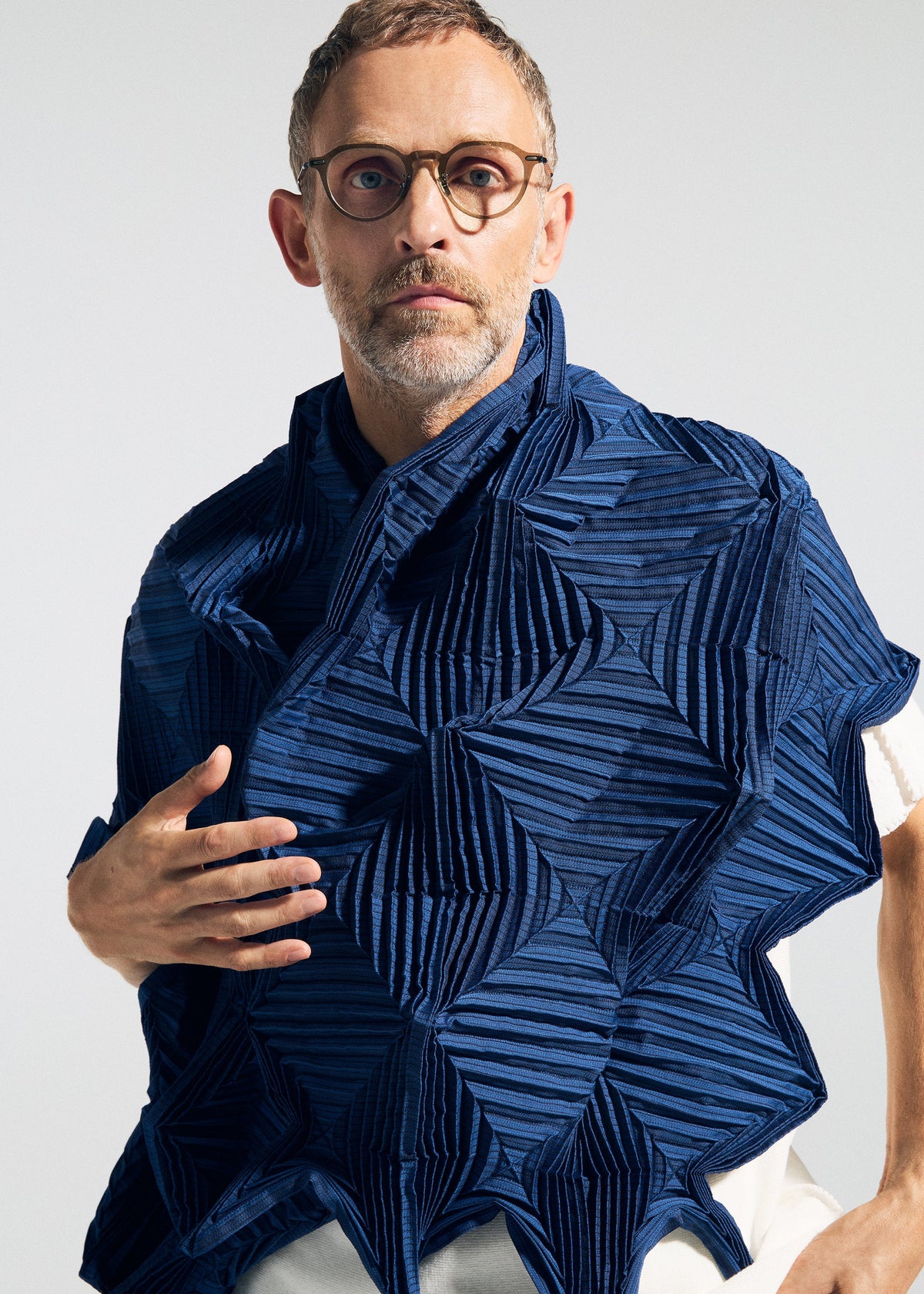 A model wears the A-POC ABLE ISSEY MIYAKE TYPE-O STOLE 002 type-o-stole-002-stole-light-green.